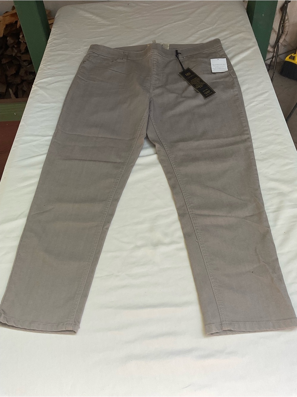 9-2026-DG2 by Diane Gilman Straight-Leg Jeans in Taupe 38x26 PXL